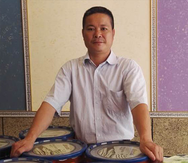 M. Wei, franchisé des peintures Ali Master à Nanning, Guangxi