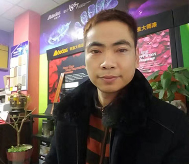 M. Zhang, agent franchisé de peintures artistiques du Hubei
